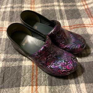 Dansko size 39, purple and black. Great condition.